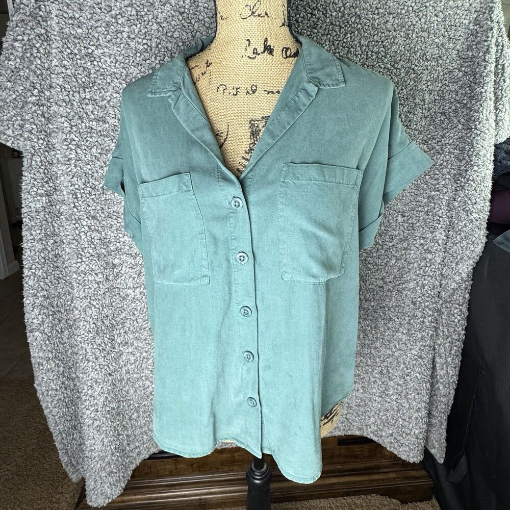 Cloth & Stone Anthropologie Woman’s Button Down Shirt Blouse Small Spots